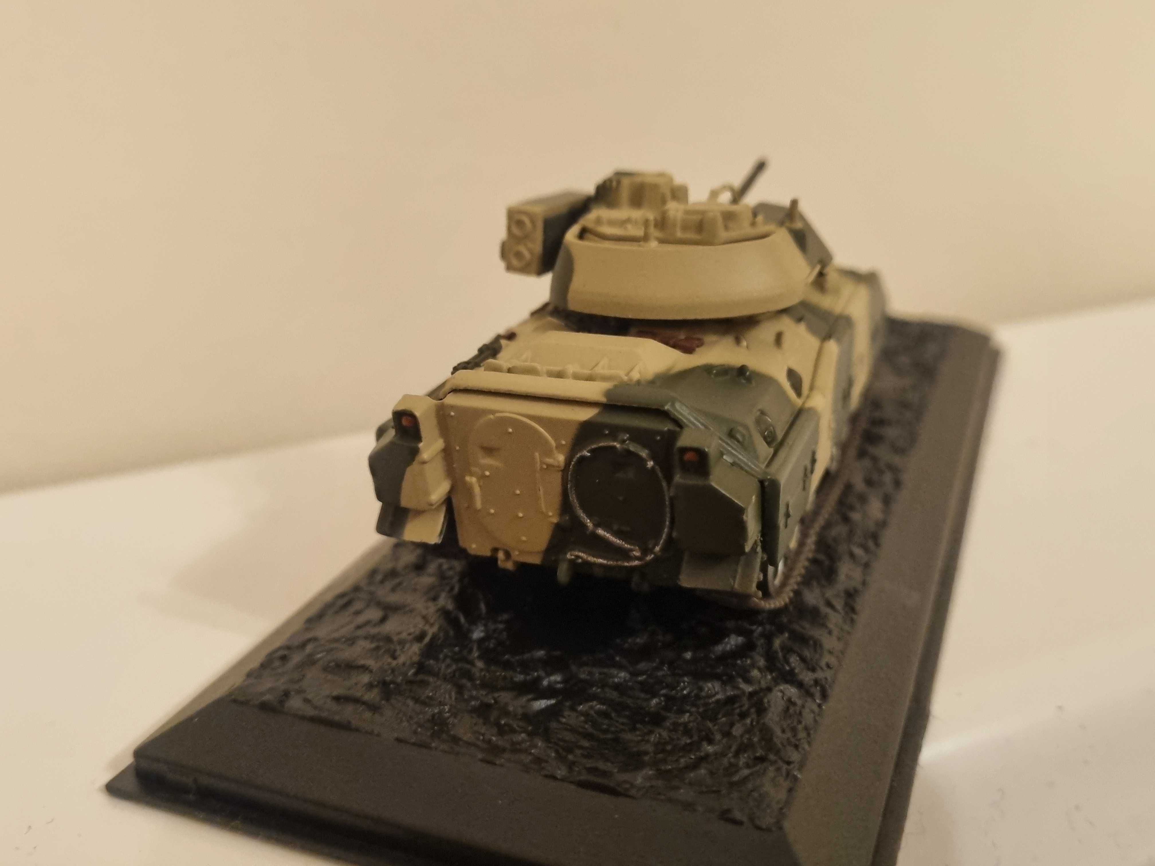 Модель танка M2 Bradley 24th Mechanized Cavalry Div S Arabia-1991 1:72