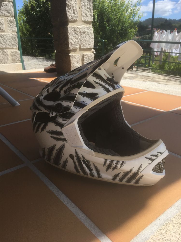 Capacete specialized deviant carbon