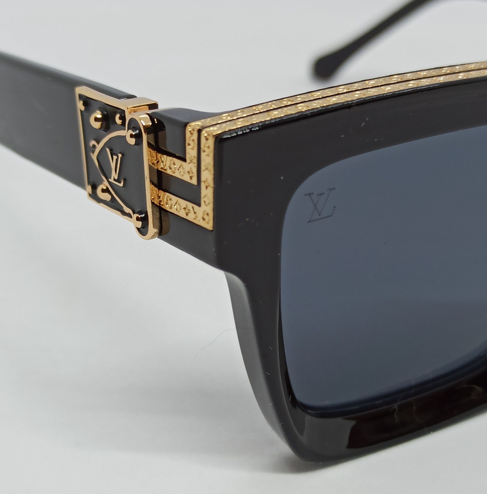 Louis Vuitton Millionaire очки унисекс  черные с золотым логотипом