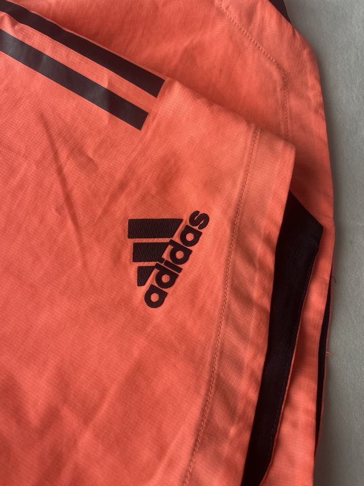 Calções Adidas como novos ,de secagem rapida