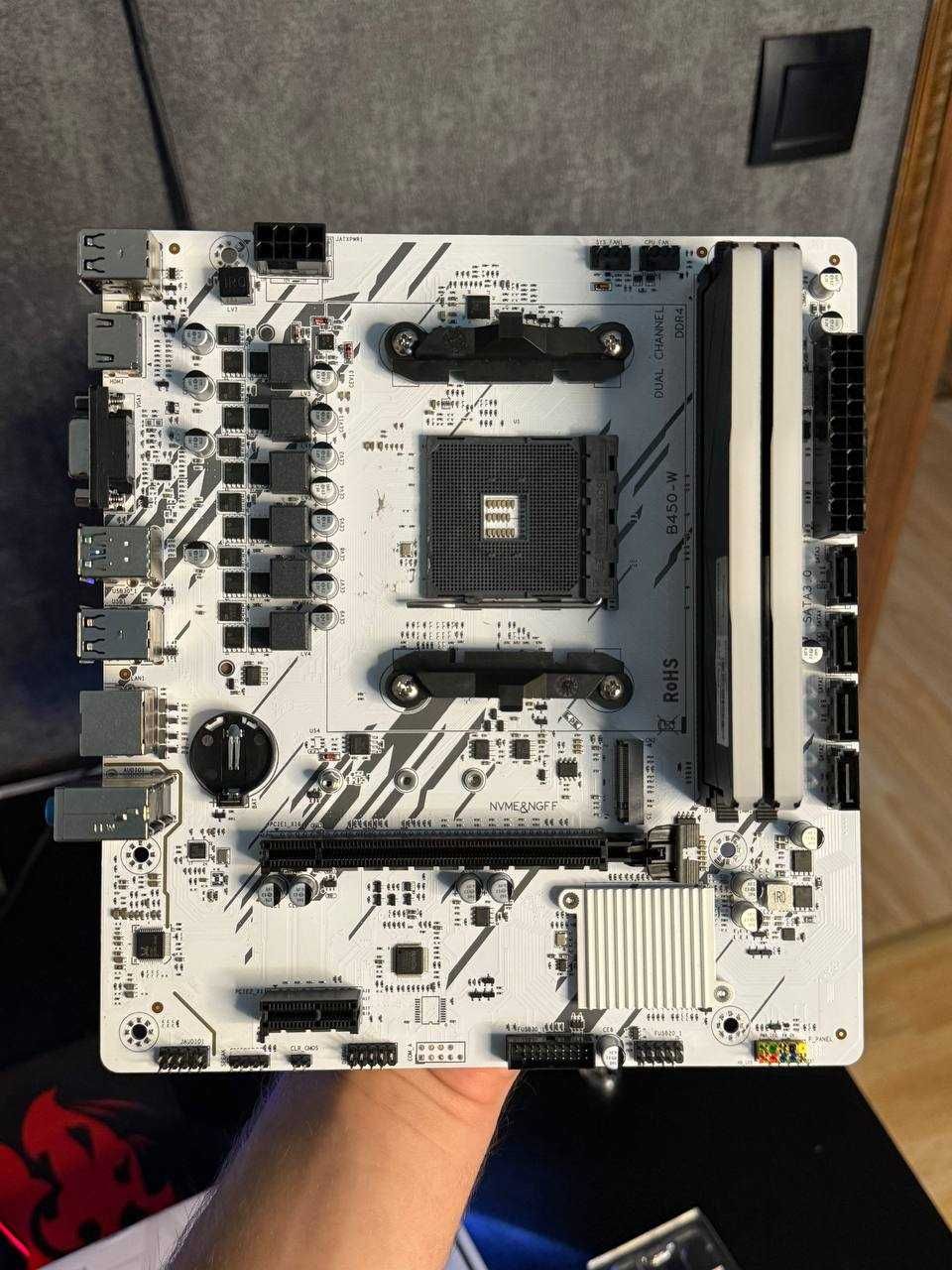 Плата AM4 + AMD Ryzen 7 3700X 4.4GHz (8 ядер / 16 потоків) + DDR4 16GB