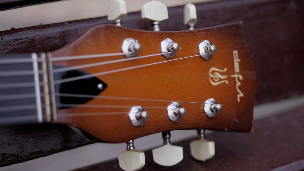 Gitara elektryczna  Defil JOLA  z 1977 roku Piękna