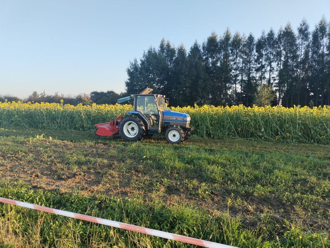 Rębak mielenie gałęzi koszenie nieużytków kosiarką bijakową.