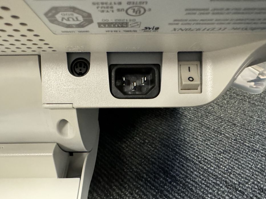 Monitor NEC 19 cali MultiSync LCD1970NX