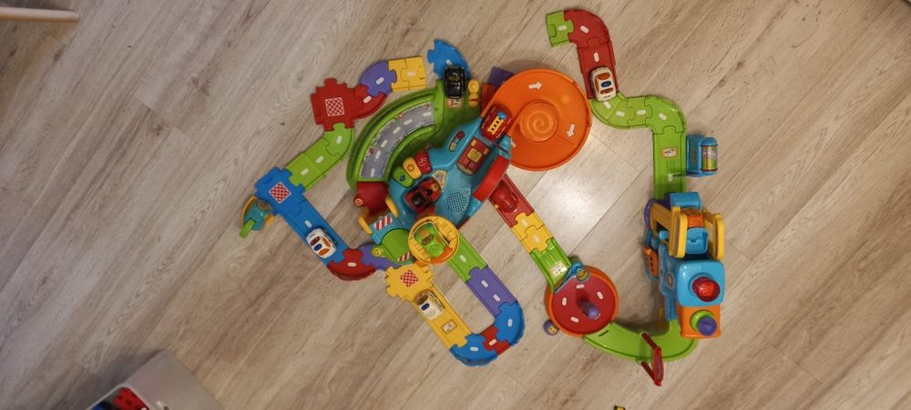 Vtech Toot Toot garaż + posterunek policji