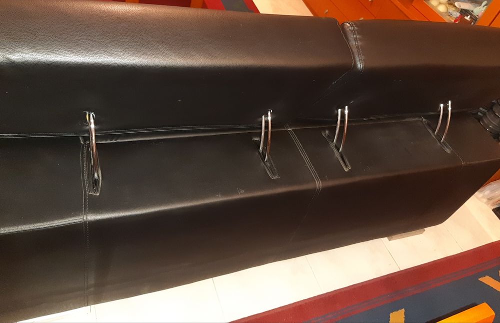 Vendo 2  sofás  preto