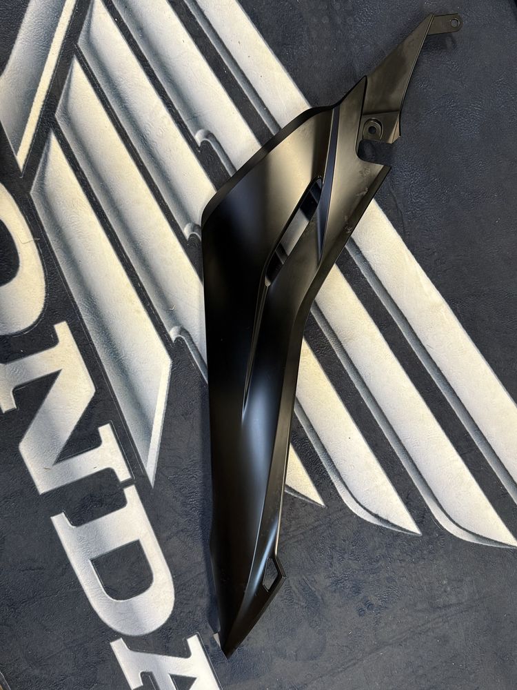 Plug prawy honda forza 125 lub 350 podest podloga