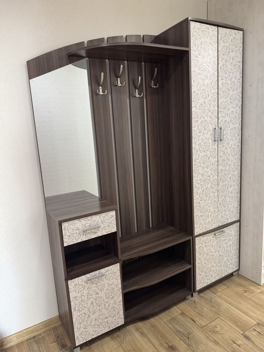 Продам передпокій  в доброму стані