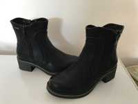 Botas Pretas Nº 35 NOVAS