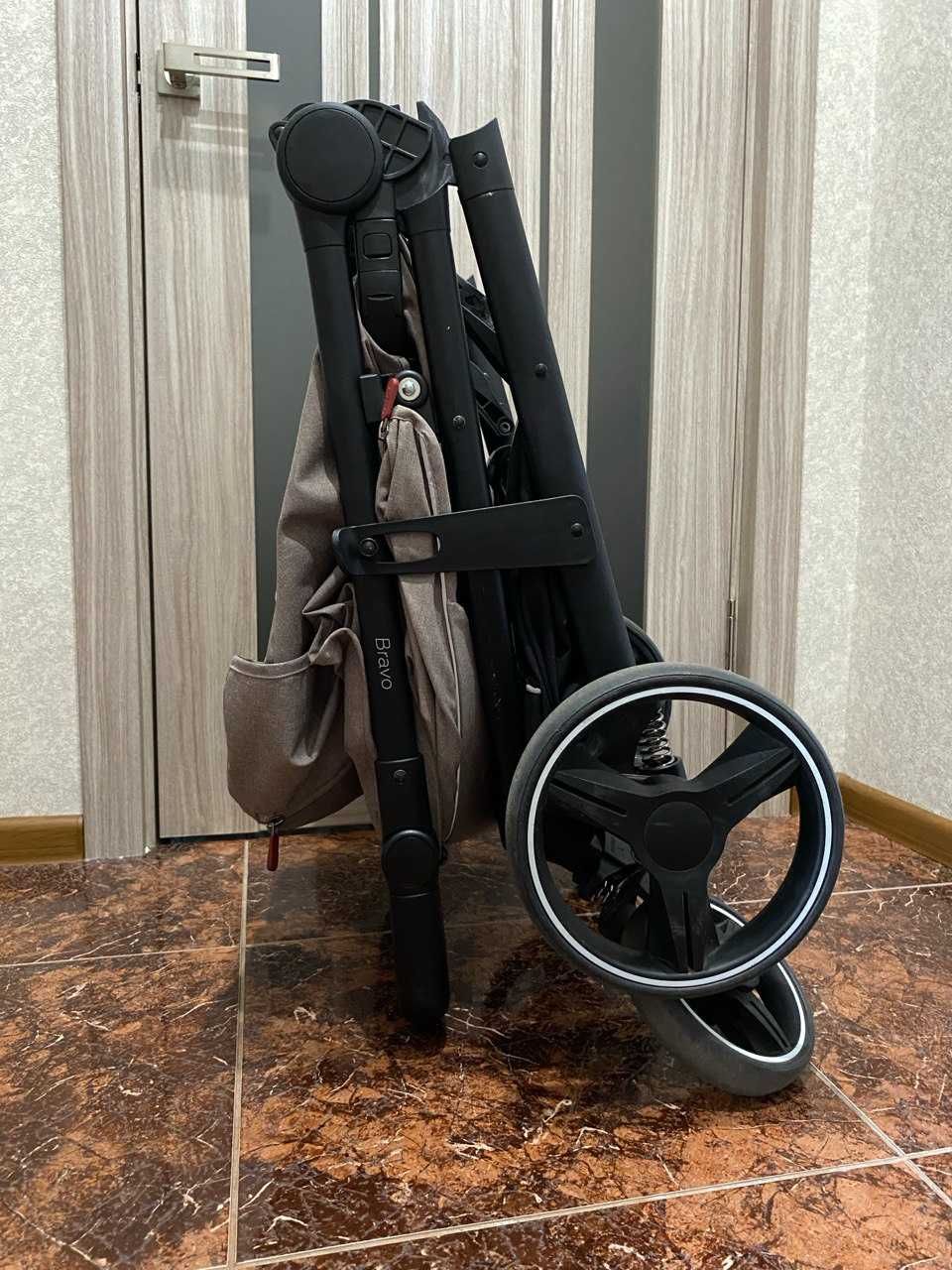 Прогулянкова коляска Carrello Bravo в кольорі Beige Бежева 2022 року