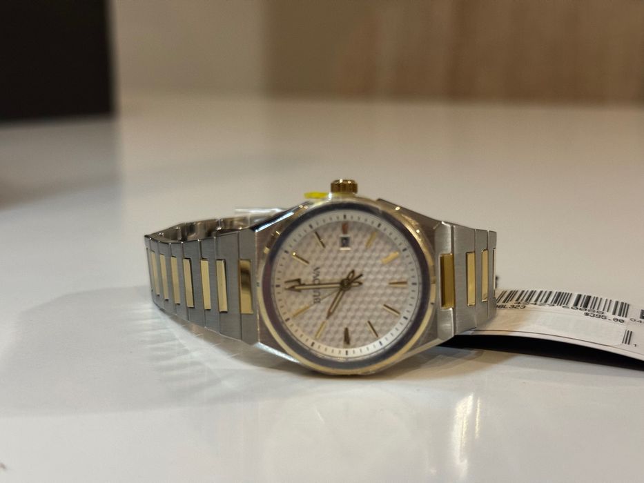 Bulova 98L323 -ніжний two-tone. Перламутр, 29 мм. Оригінал! Розпродаж!
