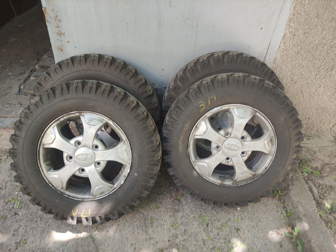 Колеса: диски 5×139,7 з шинами Lassa OK-144 6 R16C (Нива, 2121)