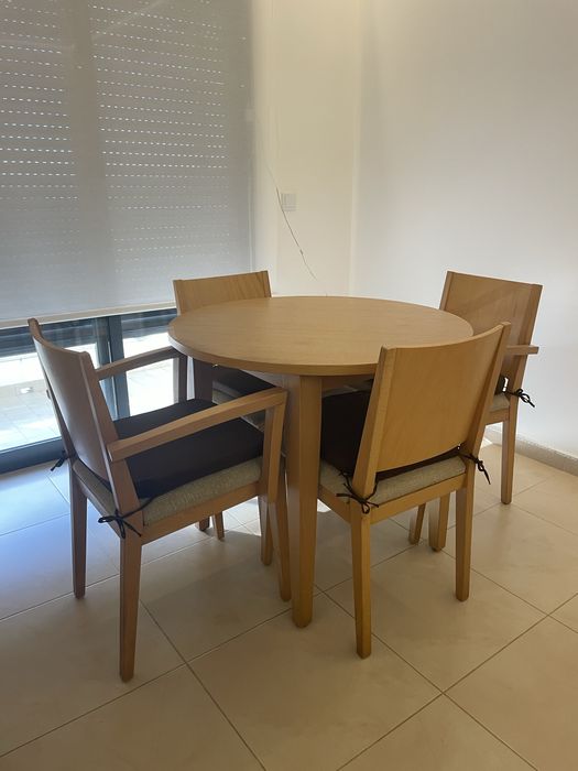 Mesa Redonda + 4 Cadeiras