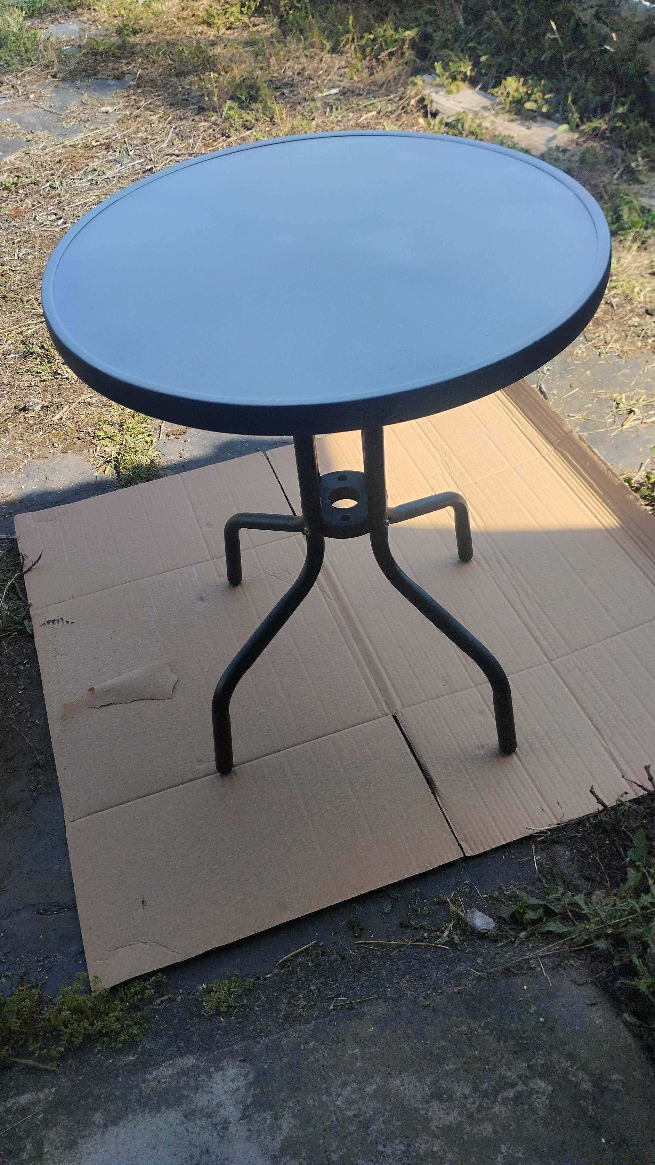 Mesa de jardim como nova em ótimo estado com tampo de vidro lacado