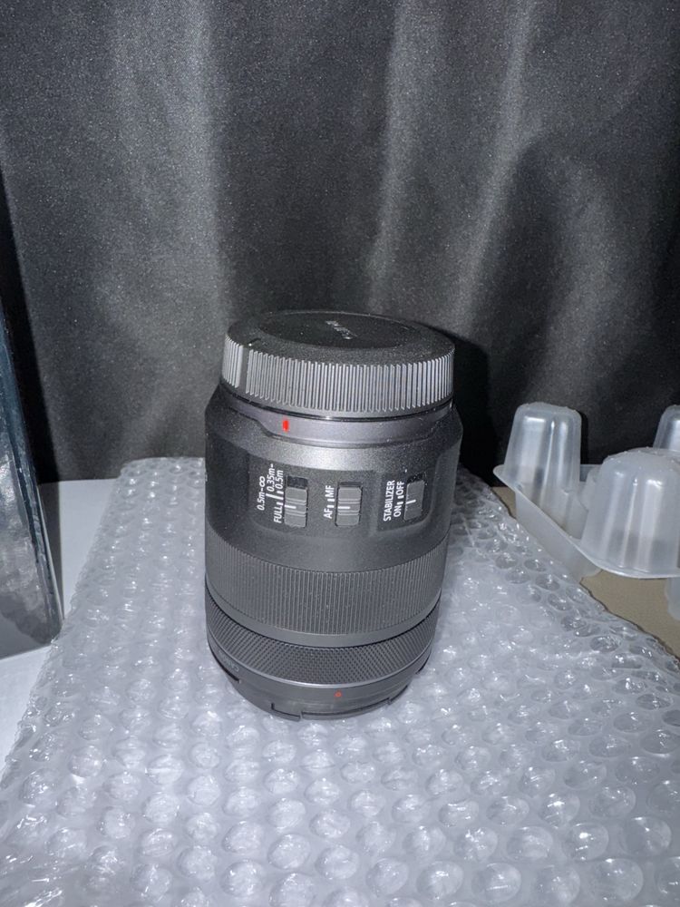 Canon RF 85mm F2 Macro IS STM