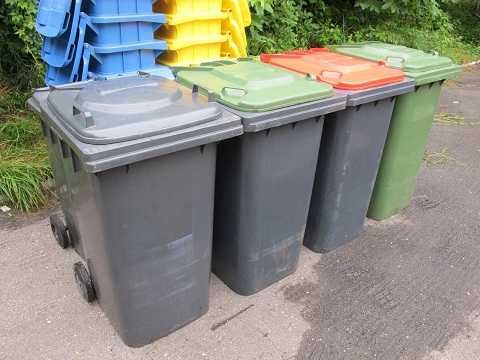 Uszkodzone pojemniki na odpady 240l niemieckie kosze na śmieci