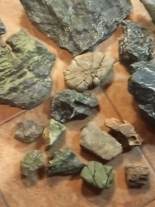 Skały i inne  do akwarium  Ciezkie całość 130