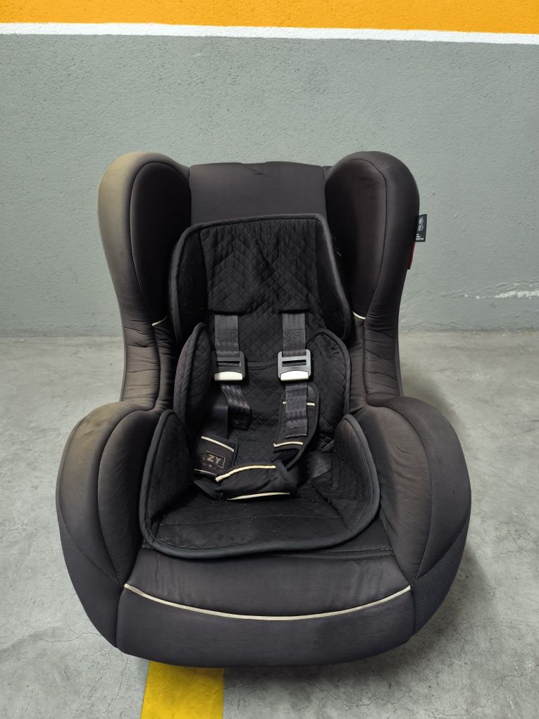Cadeiras Auto (2) para bebé (1 com ISOFIX)