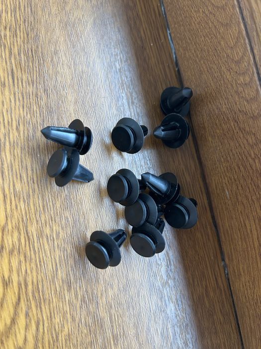 Кліпси для авто різних марок