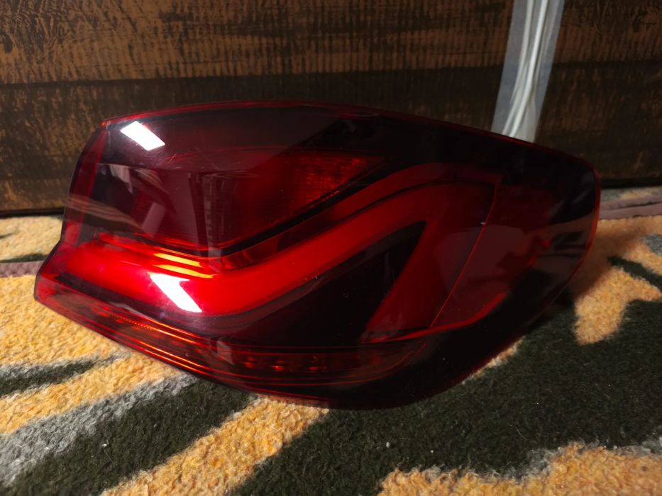 Farolim traseiro direito led BMW F40