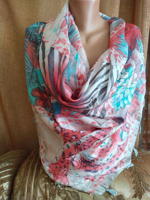 Шовковий великий шийний платок з китицями