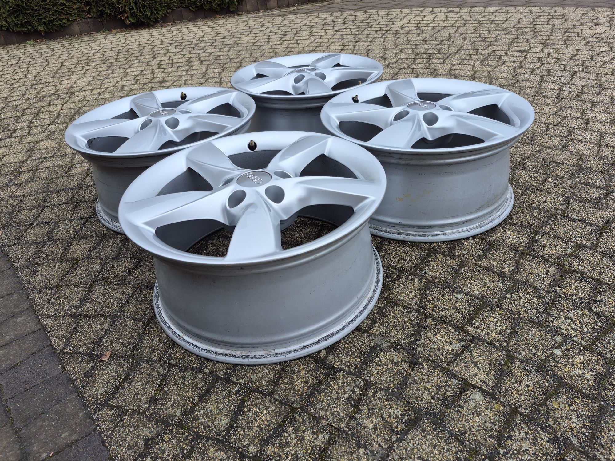 Felgi Alu Oryginał AUDI A3 A4 A5 A6 TT Q3 Q5 5x112 17 Cali 7.5J ET 37