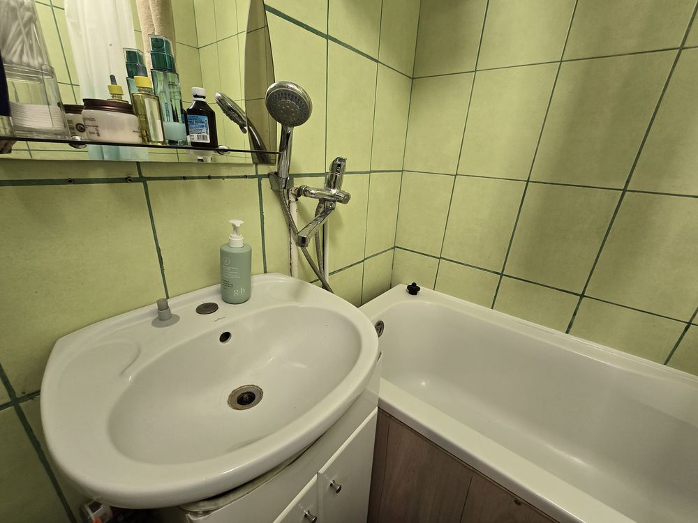 Продам 4 кімнатну квартиру з косметиним ремонтом