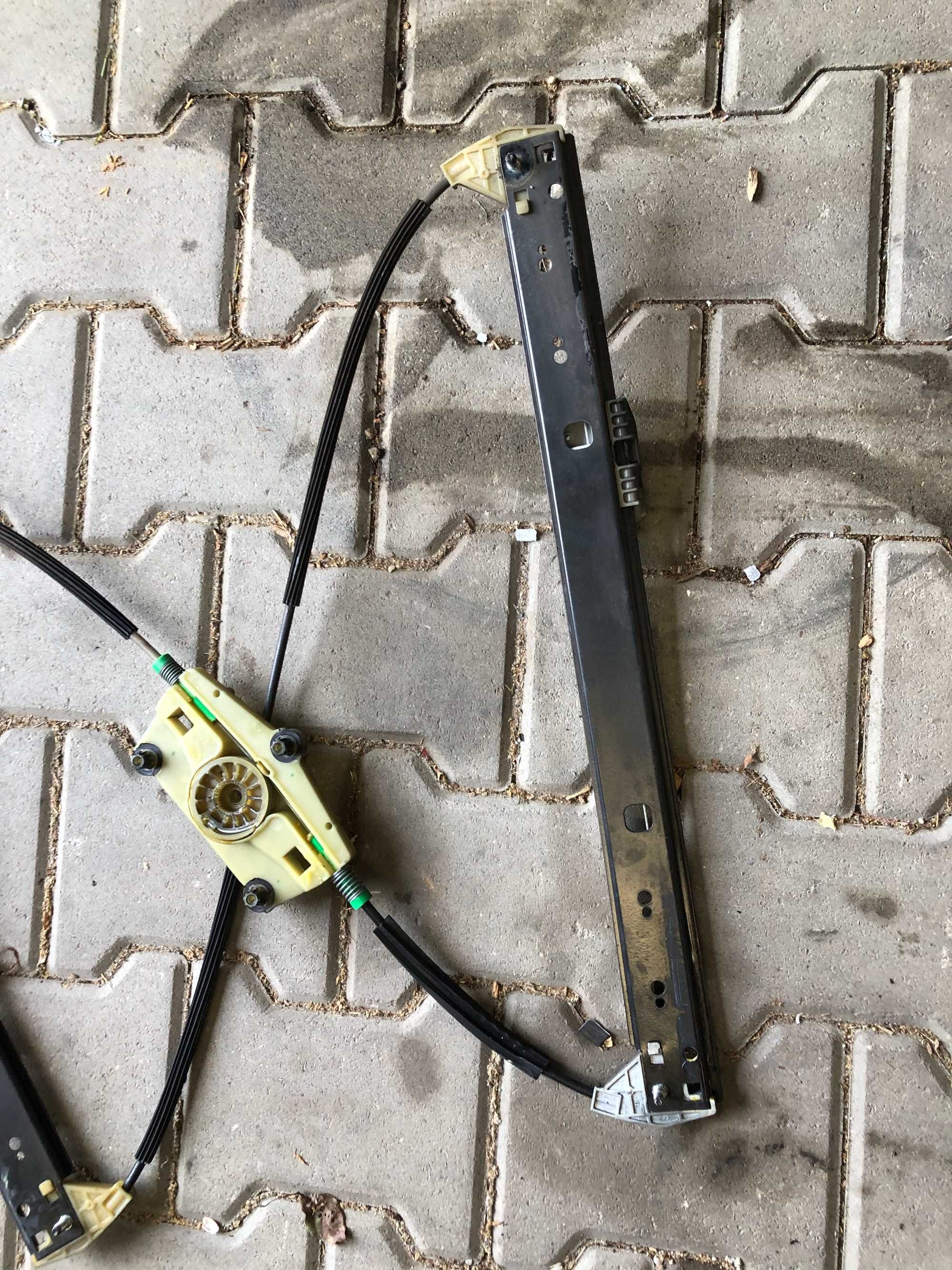 Mechanizm podnośnik szyby prawy tył Audi Q7 4L