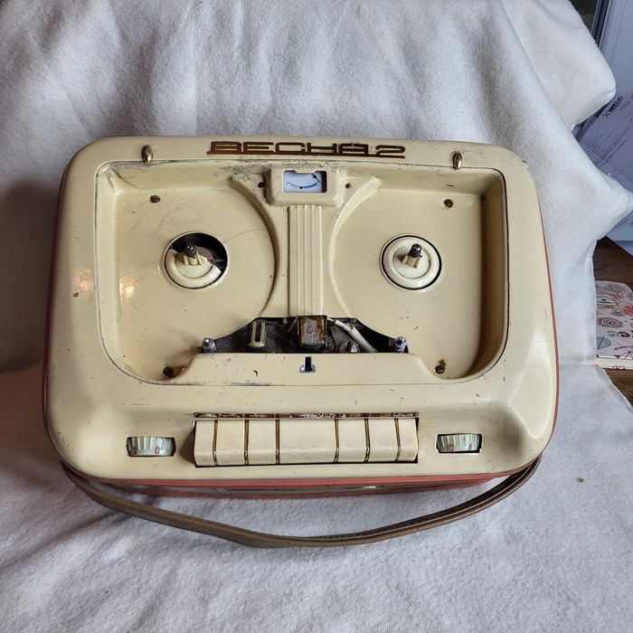 Stary magnetofon szpulowy ¹⁵⁹