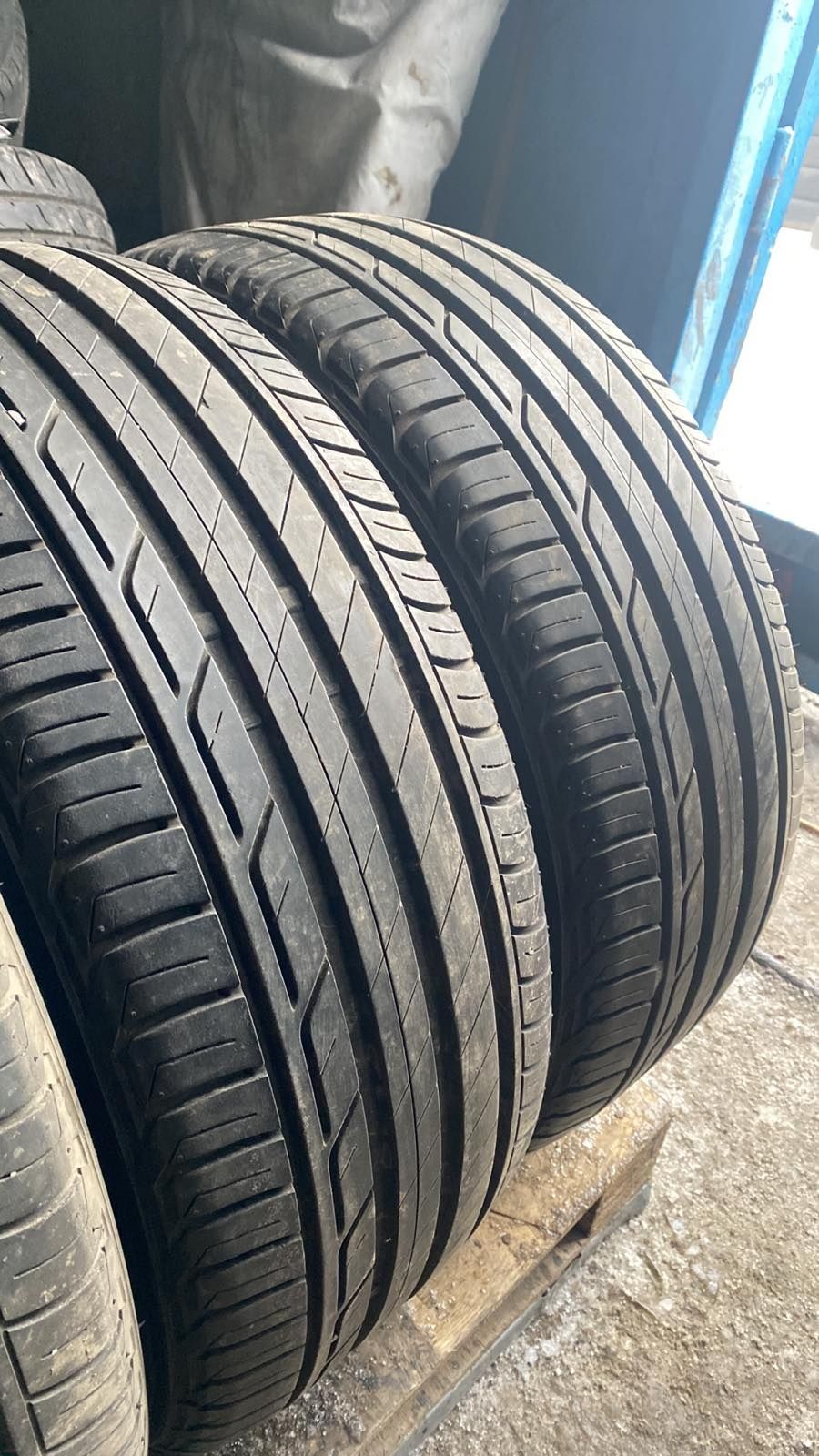 215.50.18 Bridgestone 4шт лето БУ склад шины резина из Европы R18