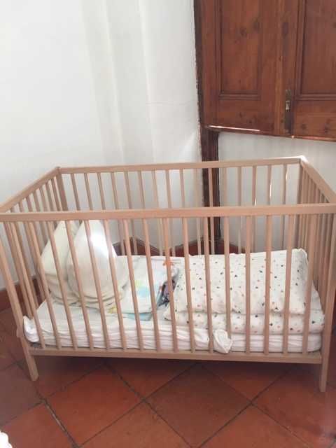 Cama de grades/berço com enxoval como novo