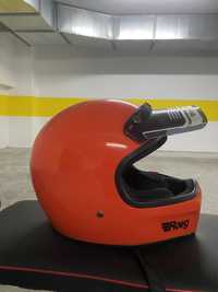 Capacete Roeg laranja.