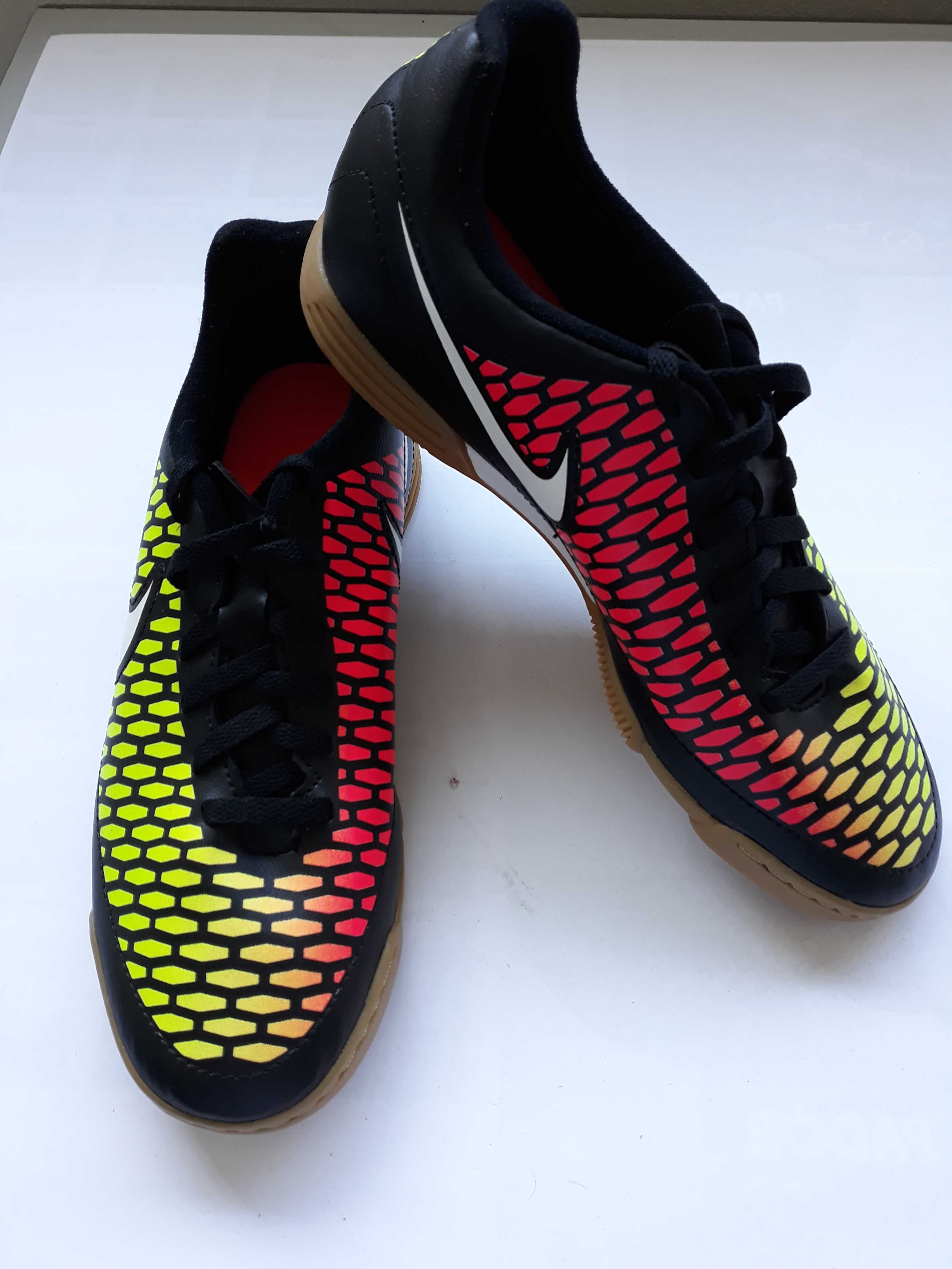 Sapatilhas de Futsal Nike MAGISTA - P/ n.º 44 & 42