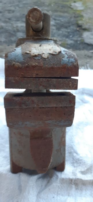 Тиски лещата слюсарні.