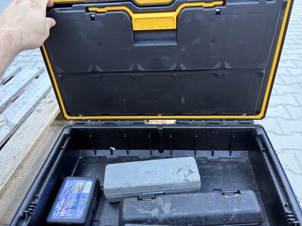 Walizka Skrzynia kufer Dewalt Tstak DS150