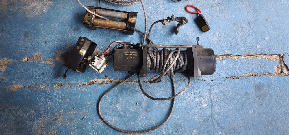 Guincho elétrico mais comandos material de reboque