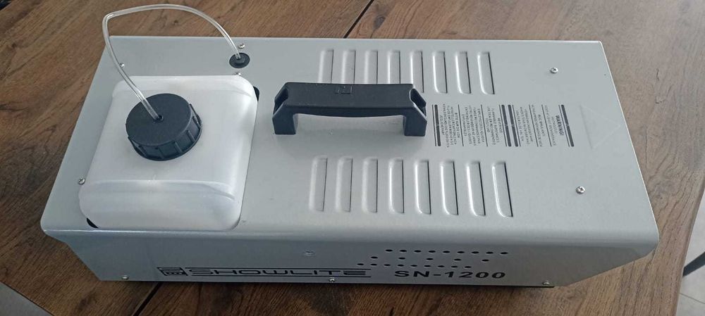 Wytwornica dymu maszyna do mgły Showlite SN-1200 idealny dla DJ-ów