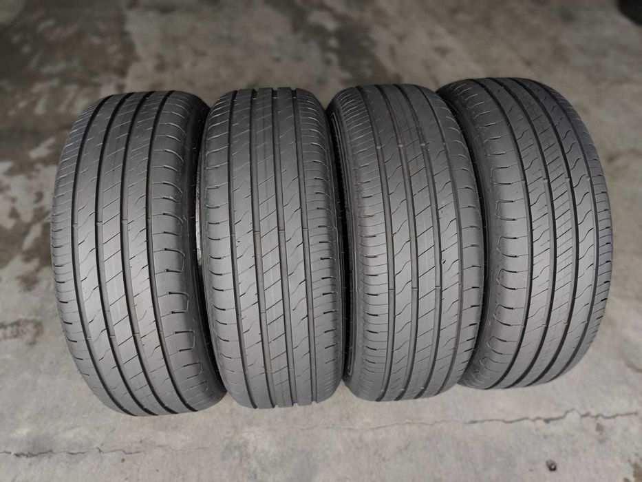 R18 235 60 шини літні Goodyear Efficient Grip Performance2 преміум