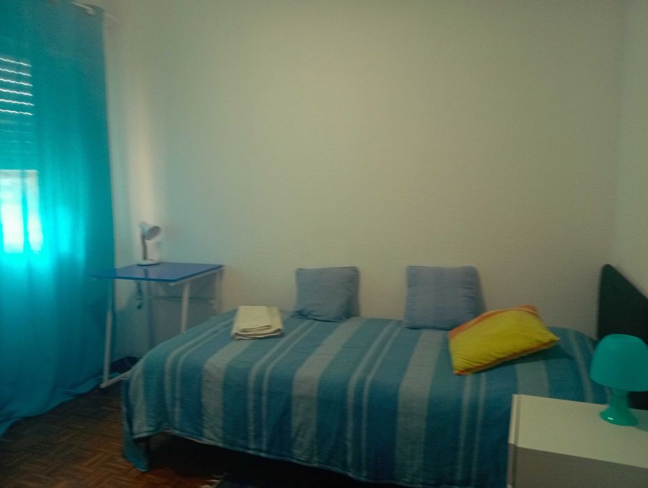 Arrenda-se quarto para estudantes em T4 na Prelada