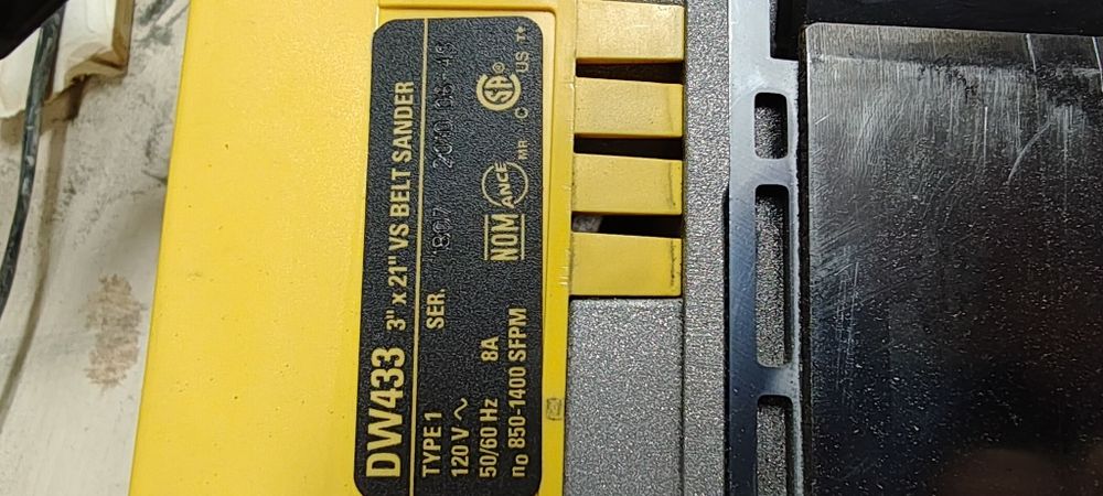 Szlifierka taśmowa DW433