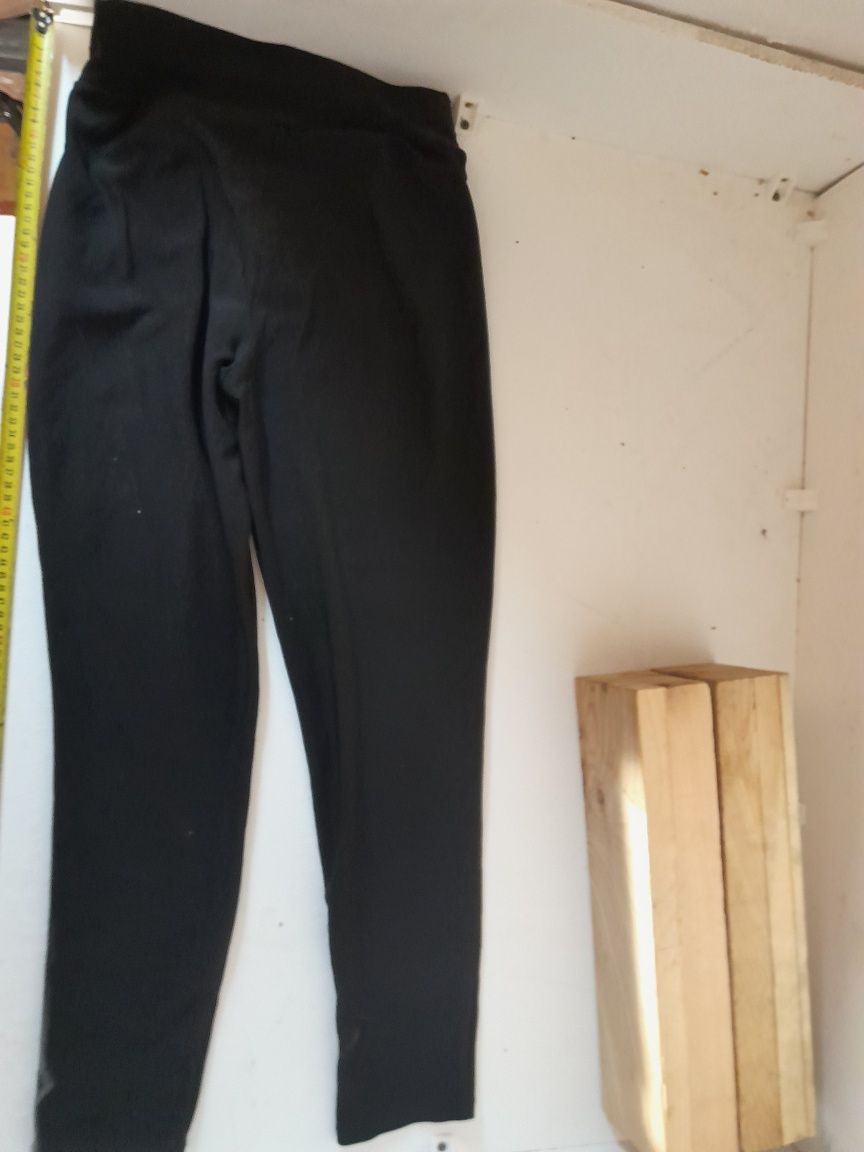 Spodnie czarne z klamrą