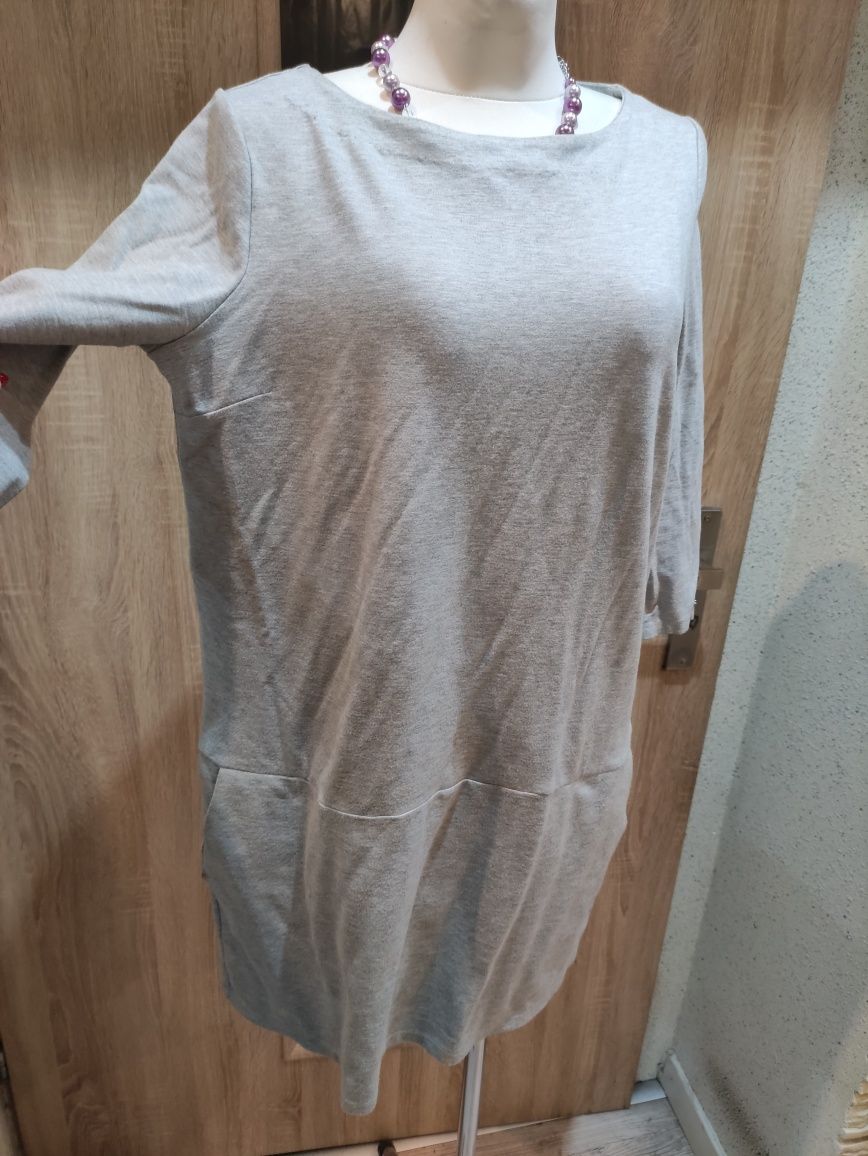 Sukienka dresowa firmy Mohito,popielata w rozm 42/44