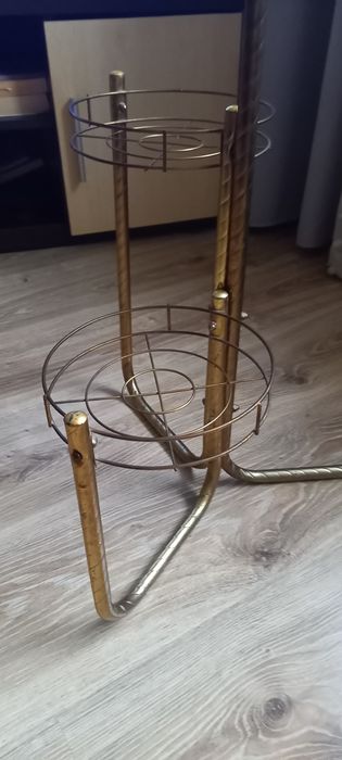 Kwietnik metalowe rurki złoty