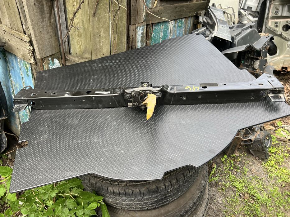 Вверхняя планка радиаторов Nissan Rogue T33