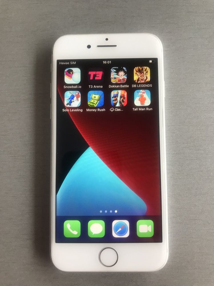 Iphone 8/64GB з Netflix та багатьма купленими Іграми