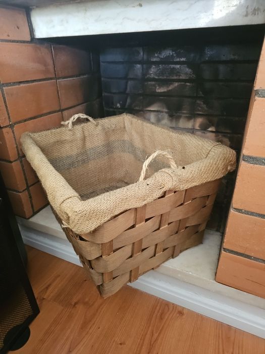 Cesto madeira para lenha
