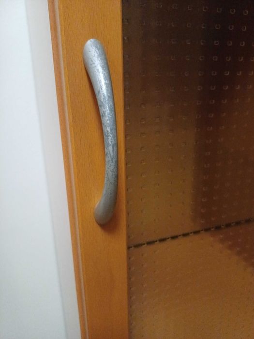 Zgrabna, pojemna szafka do łazienki, ewentualnie do garderoby.