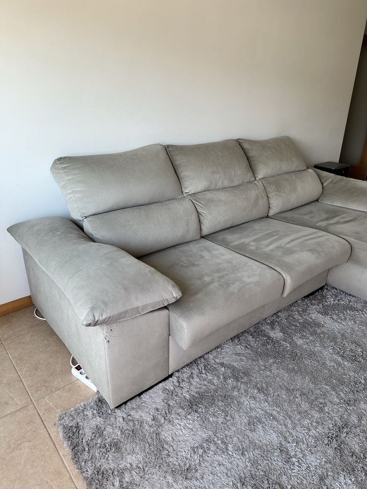 Sofá com chaise longue