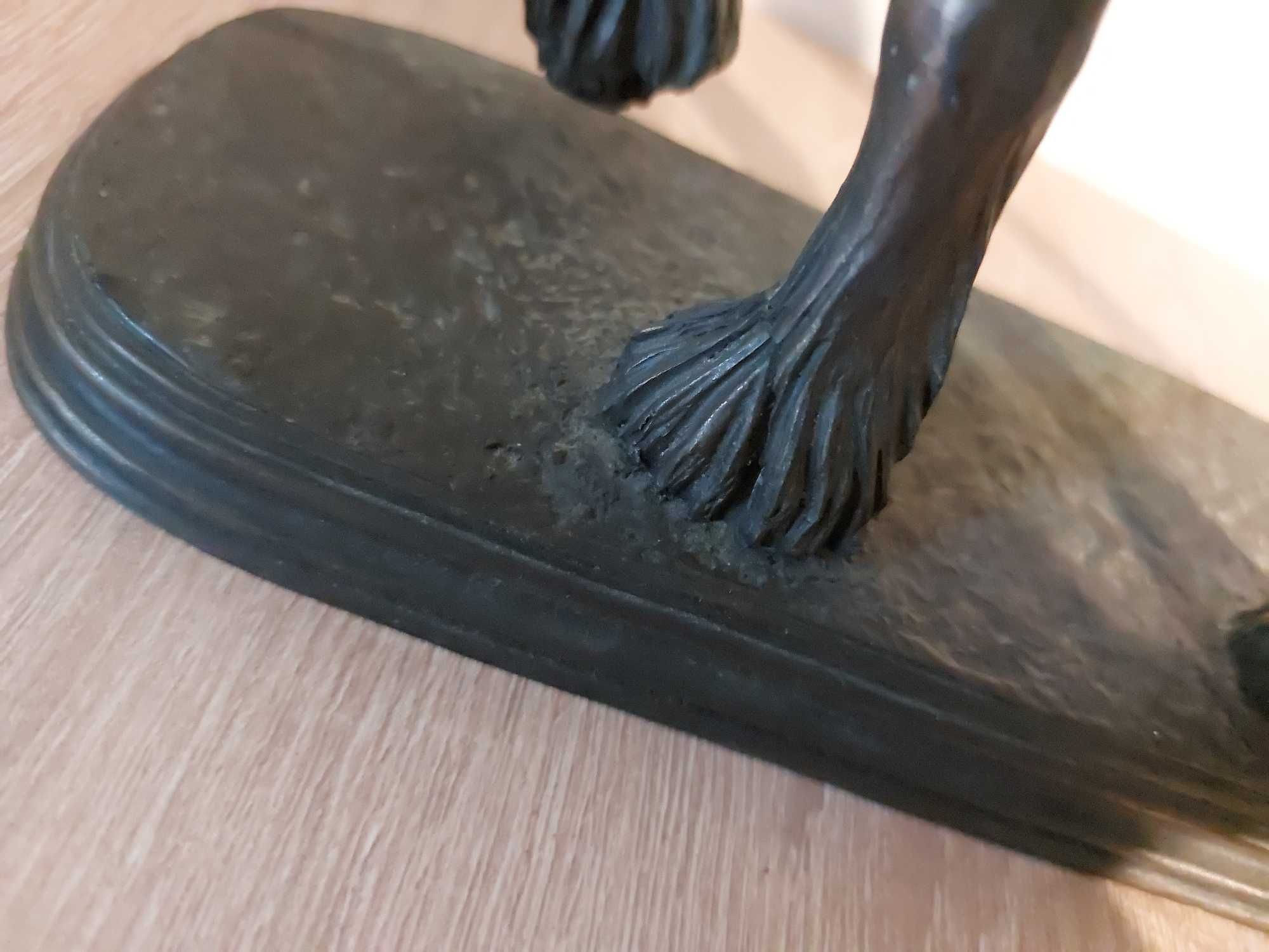 Stara figura koń rzeźba jak brąz