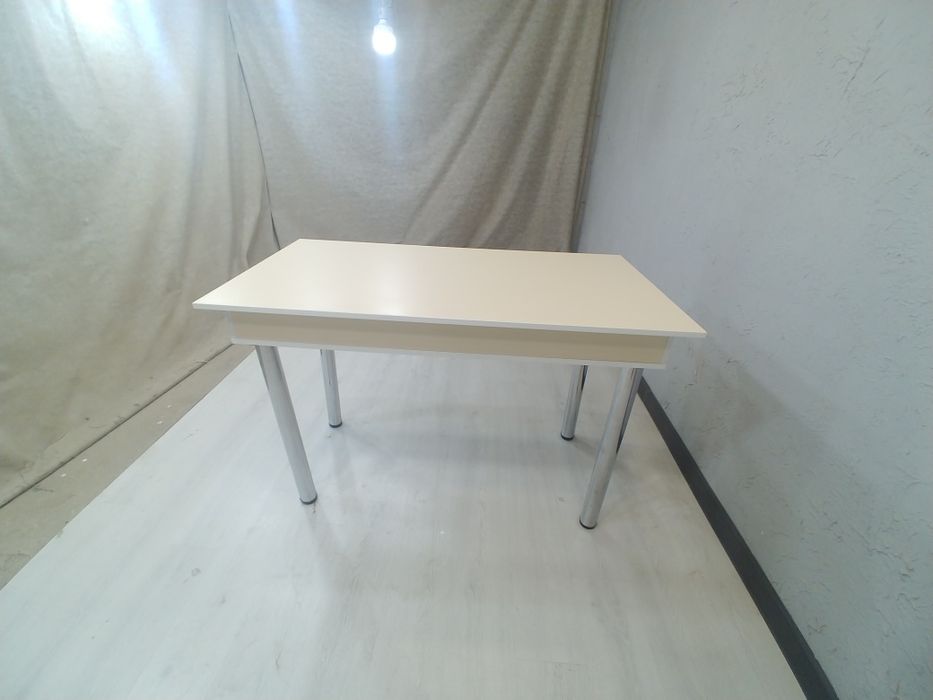 Стол.   кухонный